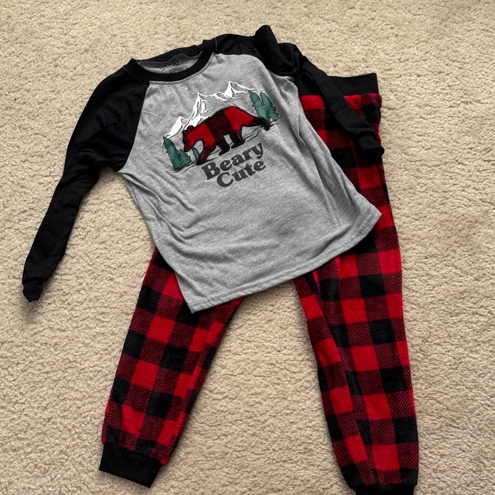 Kids Red Buffalo Plaid & Gray 'Beary Cute' Pajama Set - Size small 6/7